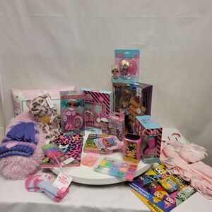 L.O.L. Surprise! Deluxe Doll Playset with Accessories - Pink and Purple